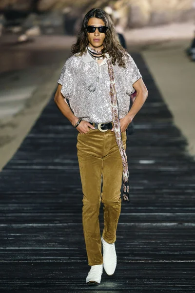 Look 32